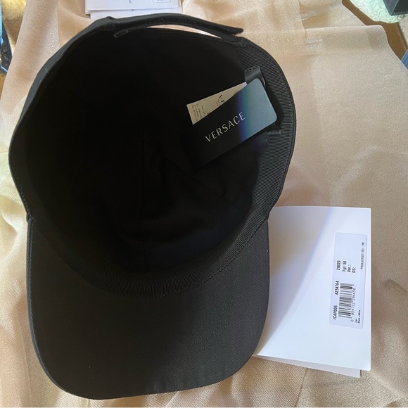 100% AUTHENTIC!! VERSACE NWT Cappellino Logo Baseball Cap